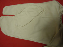 Charger l'image dans la galerie, Original WW2 British Army Gunners Winter White Gloves - Dated 1941 - The Militaria Shop