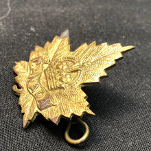 Load image into Gallery viewer, Original WW2 Canadian Army Cap Badge - Canadian General Service - The Militaria Shop