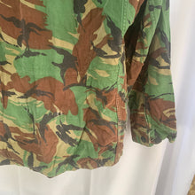 Charger l'image dans la galerie, Original British Army 68 Pattern DPM Camouflaged Smock - Size 1 - 36" Chest - The Militaria Shop