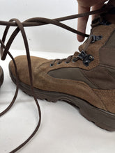 Lade das Bild in den Galerie-Viewer, British Army Surplus Brown Leather Combat Boots - YDS - Size UK 7 M - The Militaria Shop