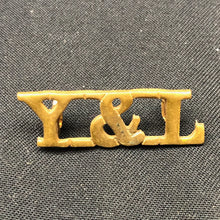 Load image into Gallery viewer, Original WW1 British Army Brass Shoulder Title - York & Lancaster Regiment - The Militaria Shop