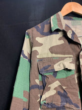 Load image into Gallery viewer, US Army Jacket Mens Woodland Camo Combat Military USA BDU Coat - 37" Chest - The Militaria Shop