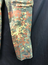 Charger l'image dans la galerie, Genuine German Army Issue G1 Flecktarn Camouflaged Combat Trousers - W:31" L:26" - The Militaria Shop
