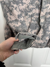 Charger l'image dans la galerie, Surplus US Army ACU Combat Uniform Jacket -Size Large-Short - The Militaria Shop