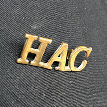 Load image into Gallery viewer, Original WW1/WW2 British Army HAC Hounarable Artillery Company Shoulder Title - The Militaria Shop