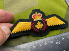 Charger l'image dans la galerie, Canadian Air Force Pilots Badge with Gold Maple Leaf Centre - The Militaria Shop