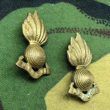Load image into Gallery viewer, Original WW2 British Army Collar Badges - Royal Artillery - The Militaria Shop