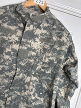 Charger l'image dans la galerie, Surplus US Army ACU Combat Uniform Jacket-Small Short - The Militaria Shop