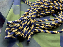 Lade das Bild in den Galerie-Viewer, Original British Army Whistle Lanyard with Clip - The Militaria Shop