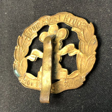 Lade das Bild in den Galerie-Viewer, Original WW2 British Army Cap Badge - South Lancashire Prince of Wales Volunteer - The Militaria Shop
