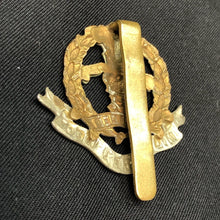 Load image into Gallery viewer, Original WW1 / WW2 British Army Middlesex Regiment Cap Badge - The Militaria Shop