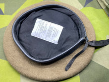 Lade das Bild in den Galerie-Viewer, Original British Army Guards Division Regimental Beret - Size 56cm - The Militaria Shop