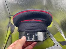 Lade das Bild in den Galerie-Viewer, Original British Army Royal Engineers Peaked Cap - 55cm - The Militaria Shop