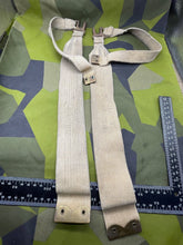 Load image into Gallery viewer, Original WW2 British Army Matching Pair of L-Straps ME Co. Marked - The Militaria Shop