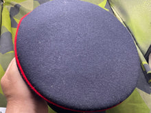 Lade das Bild in den Galerie-Viewer, Original British Army Yorkshire Regiment Peaked Cap - Size 56cm - The Militaria Shop