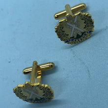 Lade das Bild in den Galerie-Viewer, British Army Queen's Own Cameron Highlanders Cufflinks Set - The Militaria Shop