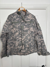 Charger l'image dans la galerie, Surplus US Army ACU Combat Uniform Jacket -Size Large-Short - The Militaria Shop