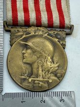 Load image into Gallery viewer, Original WW1 French Commemorative War Medal - The Militaria Shop