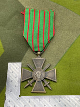 Load image into Gallery viewer, Original WW1 French Army - 1914/18 Croix du Guerre Medal - The Militaria Shop