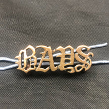 Load image into Gallery viewer, Original WW1 British Army BAYS Queen's Dragoon Guards Brass Shoulder Title - The Militaria Shop