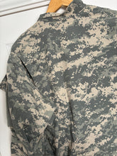 Charger l'image dans la galerie, Surplus US Army ACU Combat Uniform Jacket -Size Medium-Short - The Militaria Shop