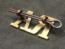 Load image into Gallery viewer, Genuine British Army Brass Shoulder Title - Royal Artillery - The Militaria Shop