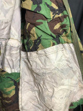 Lade das Bild in den Galerie-Viewer, Genuine Army Surplus British DPM Camouflaged Combat Smock Jacket - Size 170/104 - The Militaria Shop