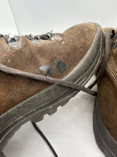 Lade das Bild in den Galerie-Viewer, British Army Surplus Brown Leather Combat Boots - Meindl - Size UK 9 M - The Militaria Shop