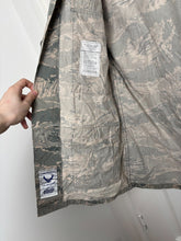 Charger l'image dans la galerie, Surplus US Air Force UCP Uniform Jacket 34 Regular - The Militaria Shop