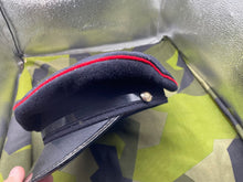 Lade das Bild in den Galerie-Viewer, Original British Army Worcestershire Regimental Peaked Cap - 55cm - The Militaria Shop