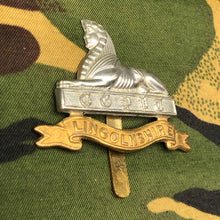 Charger l'image dans la galerie, Original WW2 British Cap Badge - Royal Lincolnshire Regiment - The Militaria Shop