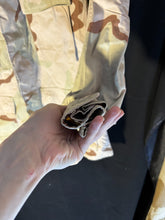 Charger l'image dans la galerie, Gulf War US Army DCU Camouflaged Combat Field Coat/Jacket - Small/Short - The Militaria Shop