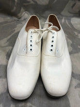 Load image into Gallery viewer, Genuine British Army Women's White Summer Shoes - WW2 Pattern - Size UK 6 L - The Militaria Shop