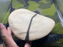 Lade das Bild in den Galerie-Viewer, Vintage British Royal Navy Ratings White Cap with HMS Abdiel Cap Tally - 53cm - The Militaria Shop