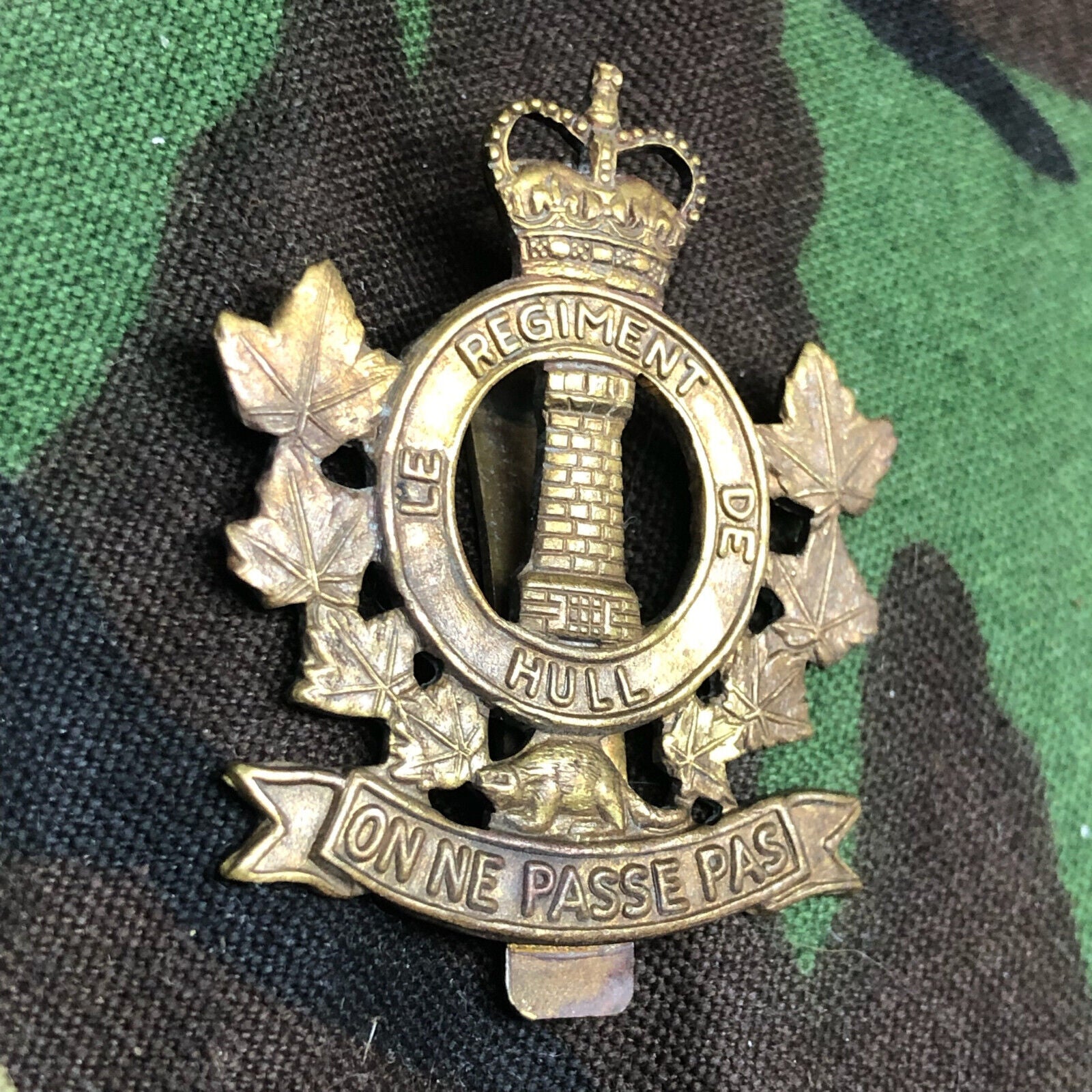 Original Canadian Army Le Régiment de Hull Beret / Cap Badge - The Militaria Shop