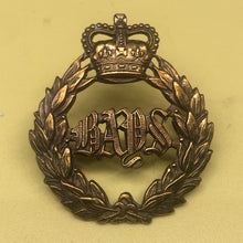 Lade das Bild in den Galerie-Viewer, Genuine British Army 2nd Dragoon Guards Cap Badge - The Militaria Shop