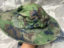 Load image into Gallery viewer, Genuine US Army Jungle Camouflage Boonie Sun Hat Hot Weather Type II - Size 8 - The Militaria Shop