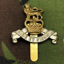 Lade das Bild in den Galerie-Viewer, Original British Army Cap Badge - Royal Army Pay Corps - The Militaria Shop
