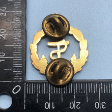 Charger l'image dans la galerie, Original British Army Cap Badge - RN Chief Petty Officer - The Militaria Shop
