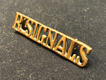 Charger l'image dans la galerie, Original WW2 British Army Brass Shoulder Title - Royal Signals - The Militaria Shop