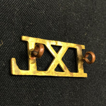 Lade das Bild in den Galerie-Viewer, Original WW1 British Army Brass Shoulder Title - 9th Lancers IXL Regiment - The Militaria Shop
