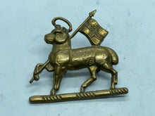 Load image into Gallery viewer, Original WW1 / WW2 British Army Queens Royal West Surrey Regiment Collar Badge - The Militaria Shop