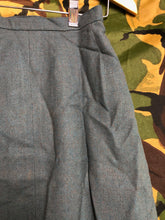 Lade das Bild in den Galerie-Viewer, British Army Women's Skirt Lovat Green - Size 24" Waist - The Militaria Shop