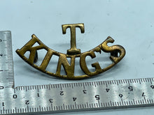 Lade das Bild in den Galerie-Viewer, Original WW1 British Army King's Territorial Regiment Shoulder Title - The Militaria Shop