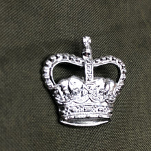 Load image into Gallery viewer, British Army Metal Rank Badge in Chromium plated metal - Small Crown - Staff Sgt - The Militaria Shop