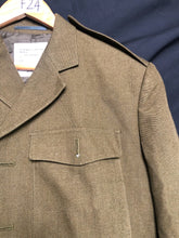 Lade das Bild in den Galerie-Viewer, Original British Army No.2 Dress Uniform Jacket - Grade 1 - Size 180/104/96 - The Militaria Shop