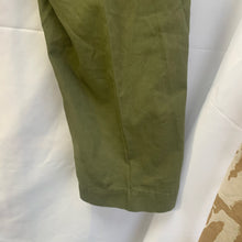 Charger l'image dans la galerie, Genuine British Army Surplus Lightweight Men's Trousers - Size 72/80/96 - The Militaria Shop
