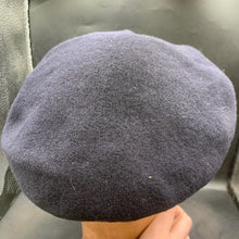Charger l'image dans la galerie, British Army Welsh Guards Beret - Size 57 - The Militaria Shop