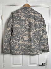 Charger l'image dans la galerie, Surplus US Army ACU Combat Uniform Jacket-Medium Regular - The Militaria Shop