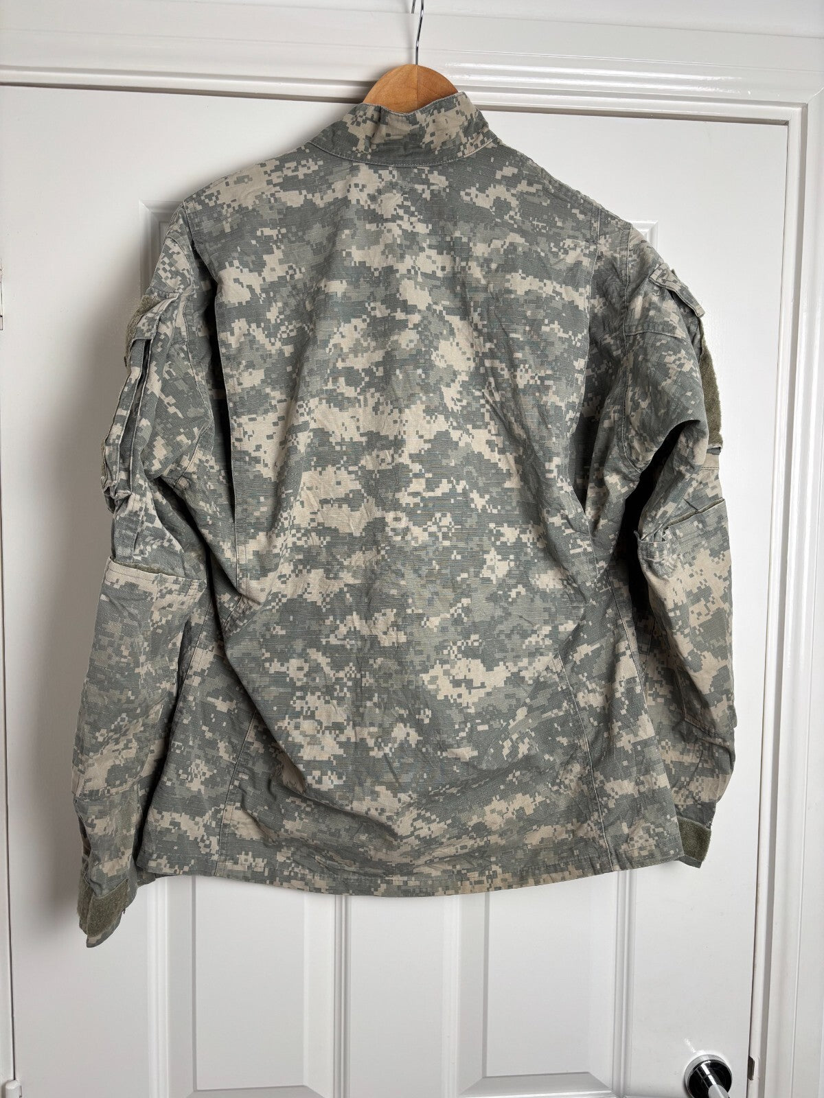 Surplus US Army ACU Combat Uniform Jacket-Small Regular - The Militaria Shop